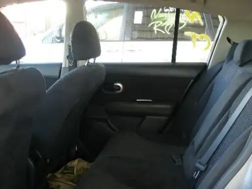 Nissan Versa  2010