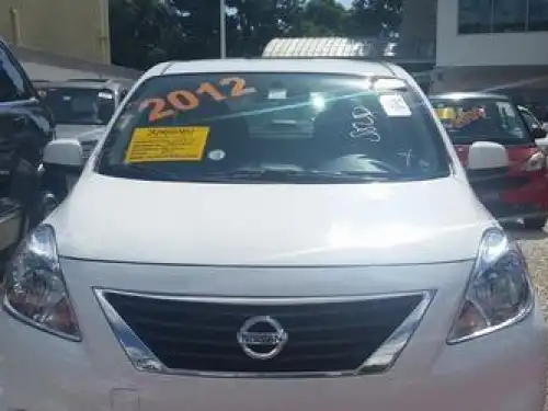 Nissan Versa  2012
