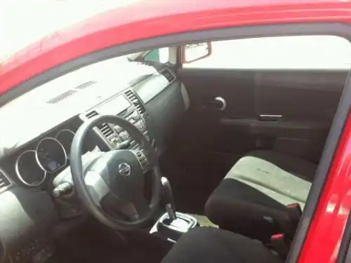 Nissan Versa Hatchback 2008