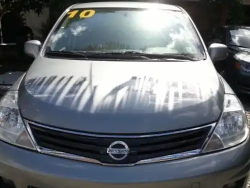 Nissan Versa Hatchback 2010