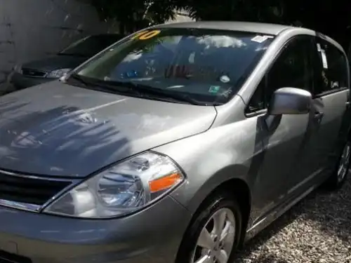 Nissan Versa Hatchback 2010