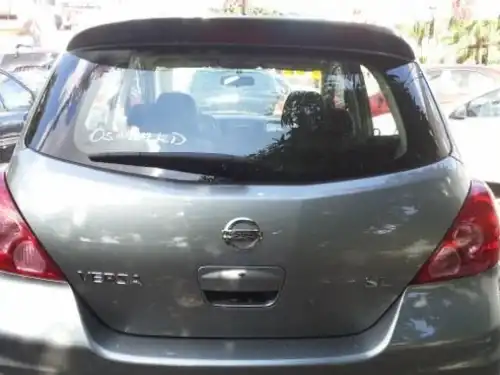 Nissan Versa Hatchback 2010