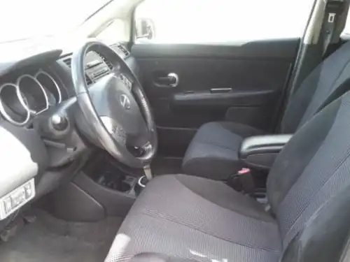 Nissan Versa Hatchback 2010