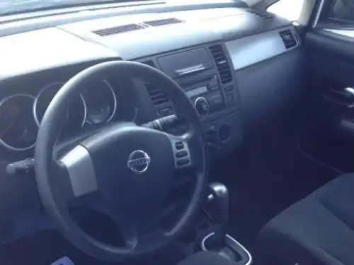 Nissan Versa Hatchback 2010