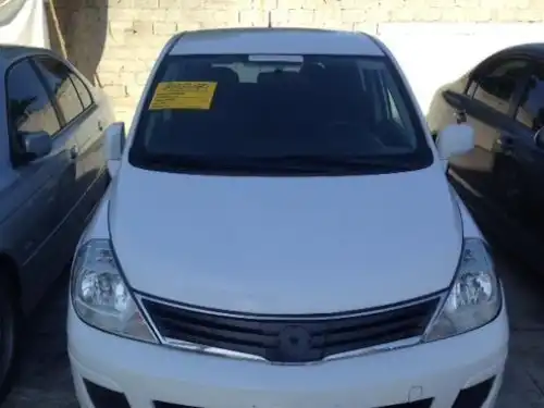 Nissan Versa Hatchback 2010