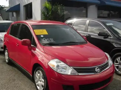 Nissan Versa Hatchback 2010