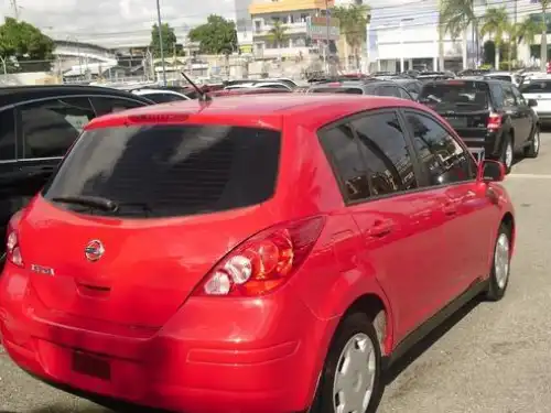 Nissan Versa Hatchback 2010