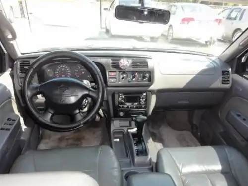 Nissan Xterra SE 2000