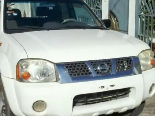 Nissan frontier 2006 negociable 