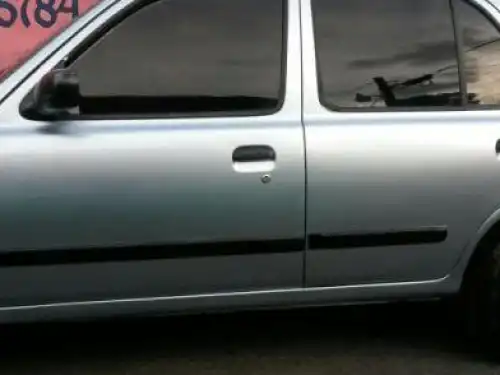 Nissan march 2000 comodo 