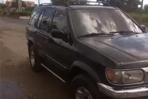 Nissan pathfinder 1998 4x4 