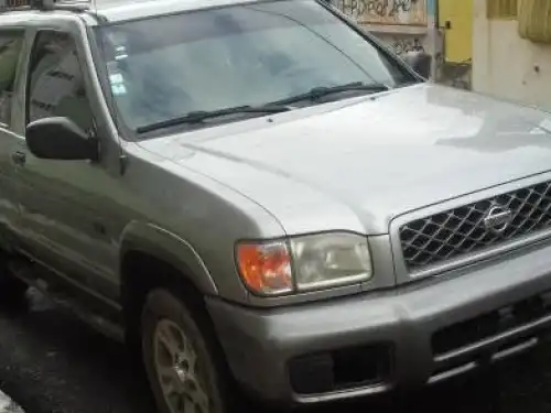 Nissan pathfinder gris 99 AUTOMATICA