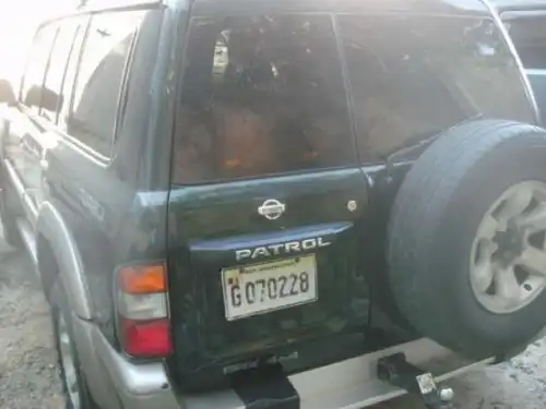 Nissan patrol, muchas piezas