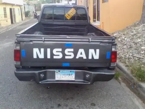Nissan pick 2000 cama larga disel, aire musica 