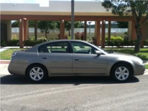 Nissan Altima 64,000 millas