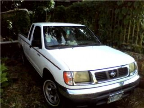 Nissan Frontier 200 Cabina y media