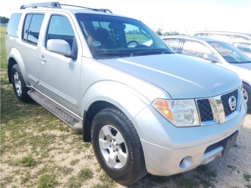 Nissan Pathfinder 2006 .Pagos desde 269.00