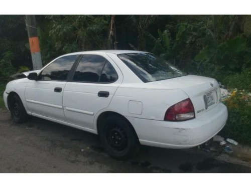 Nissan Sentra 2001 para reparar o piezas