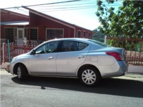 Nissan Versa 2012 $1,800