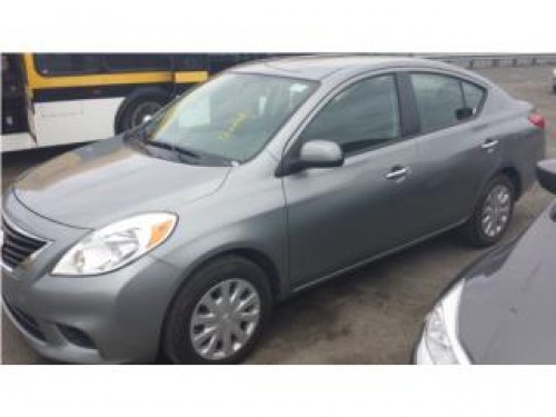 Nissan Versa SV 2012