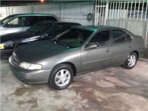 Nissan altima super nitido 4 cilindros