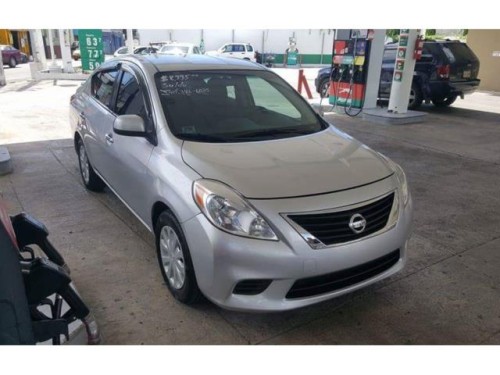 Nissan versa aut saldo