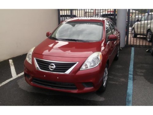 Nissan versa sv 2012 nitido color red