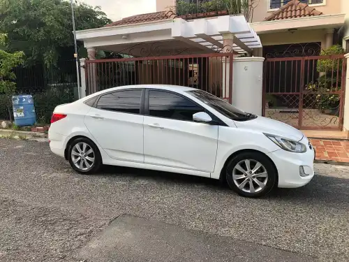 OPORTUNIDAD HYUNDAI ACCENT 2012 FULL DE LA CASA