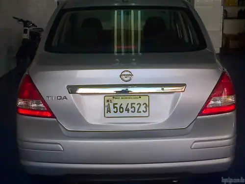 Oferta Nissan Tiida 2012 Gris Motor 1.6