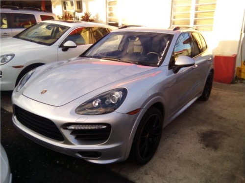 PORSCHE CAYENNE GTS V-8 2014