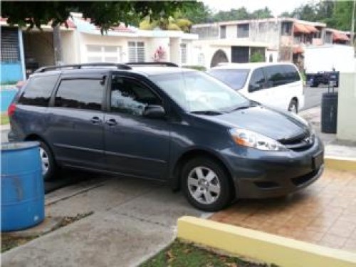 SE VENDE CUENTA TOYOTA SIENNA CE 2008