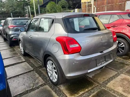 SUZUKI SWIFT 2023 DE LA CASA7500 KM 
