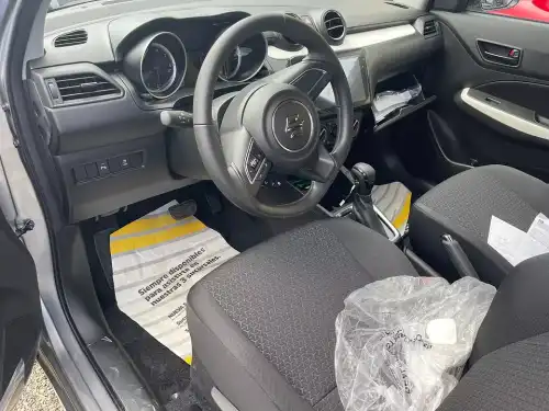 SUZUKI SWIFT 2023 DE LA CASA7500 KM 