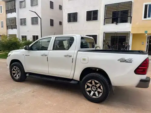 Se alquila camionetas Toyota Hilux s 2022