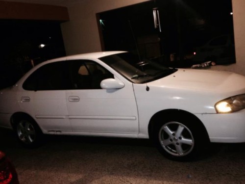 Se vende sentra 2003