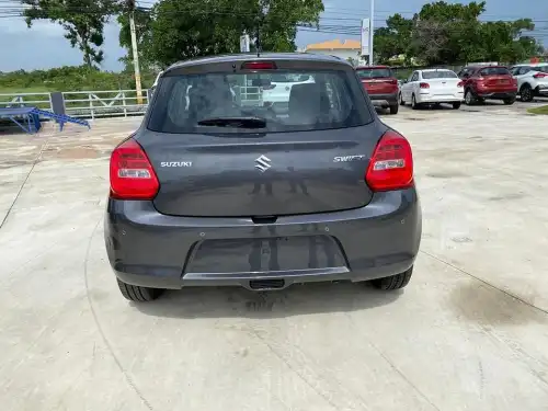 Suzuki Swift 2023 GRIS a ,4 Puertas con Aros 16