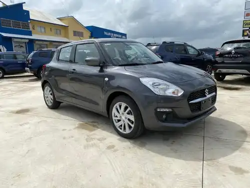 Suzuki Swift 2023 GRIS a ,4 Puertas con Aros 16
