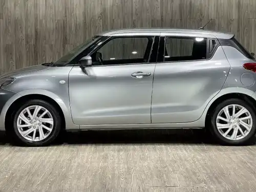 Suzuki Swift 2023 Gris OSCURO, 4 Cilindros a 