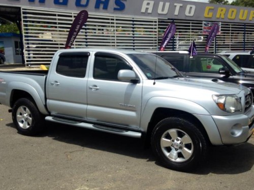 TACOMA TRDGRIS SILVER BIEN NUEVA