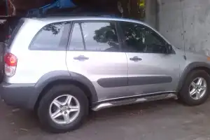 TOYOTA RAV4 GRIS PLATA 