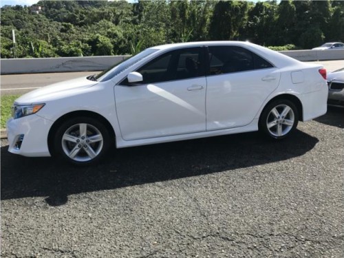 TOYOTA CAMRY 2013SE ES DEL 2013