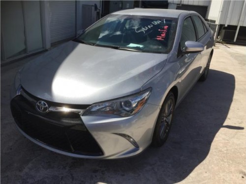 TOYOTA CAMRY 2016 CASI NUEVO