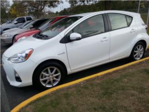 TOYOTA PRIUS C 2013 MODELO INTERMEDIO