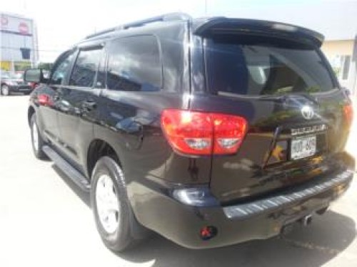 TOYOTA SEQUOIA 2011 COMO NUEVO