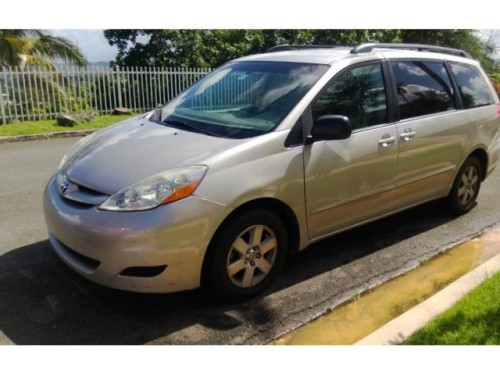 TOYOTA SIENNA 2010 $15,800 Poco millaje