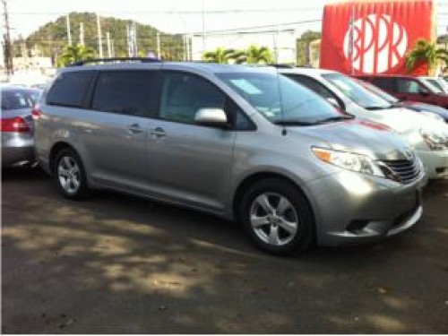 TOYOTA SIENNA 2012