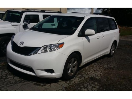 TOYOTA SIENNA 2013 COMO NUEVA 34K MILLAS