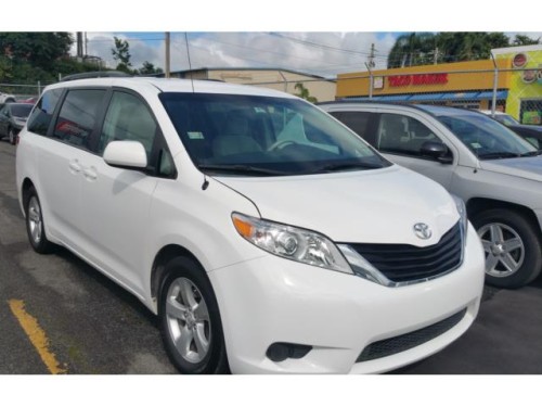 TOYOTA SIENNA 2013COMO NUEVA 