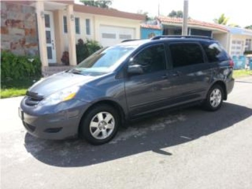 TOYOTA SIENNA CE 2008 SE VENDE CUENTA O VENTA