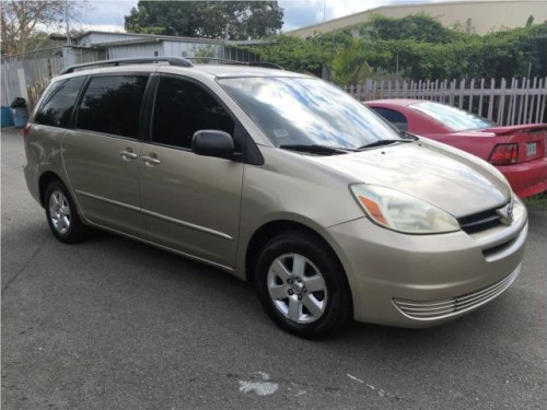 TOYOTA SIENNA LE 2005